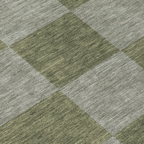 HomeRoots 8' Olive Green Round Geometric Area Rug - Washable, Stylish, Durable for Indoor & Outdoor Spaces 660729