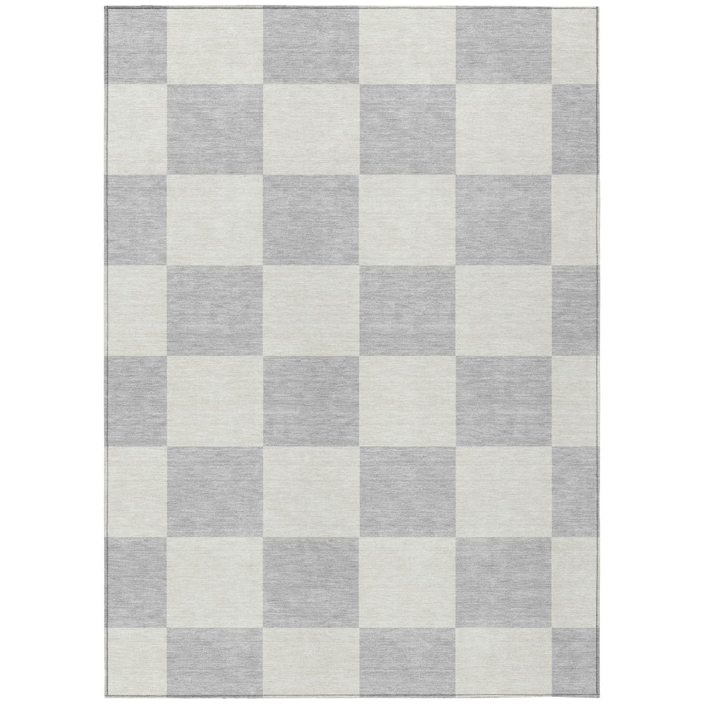 HomeRoots 5' Stylish Silver and Ivory Geometric Washable Area Rug for Indoor/Outdoor Use – Durable & Chic 660746