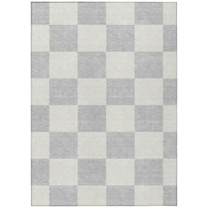 HomeRoots 5' Stylish Silver and Ivory Geometric Washable Area Rug for Indoor/Outdoor Use – Durable & Chic 660746