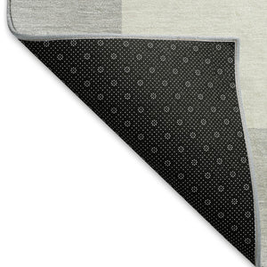 HomeRoots 5' Stylish Silver and Ivory Geometric Washable Area Rug for Indoor/Outdoor Use – Durable & Chic 660746