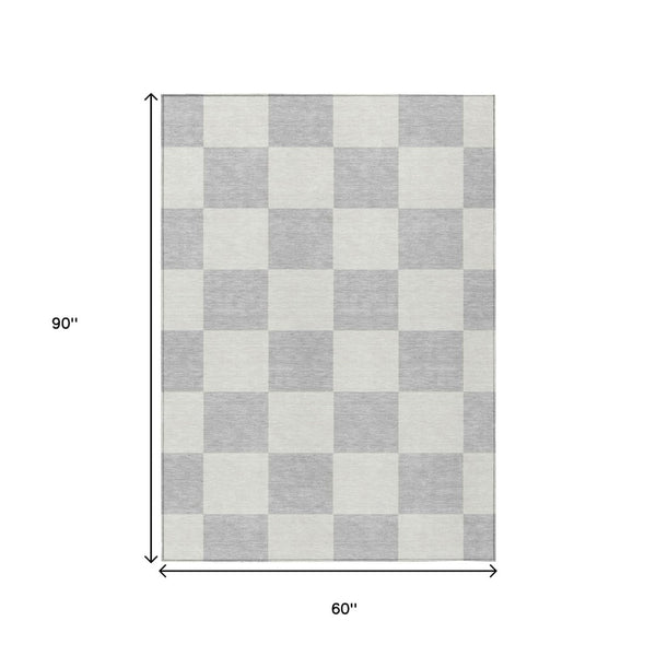 HomeRoots 5' Stylish Silver and Ivory Geometric Washable Area Rug for Indoor/Outdoor Use – Durable & Chic 660746