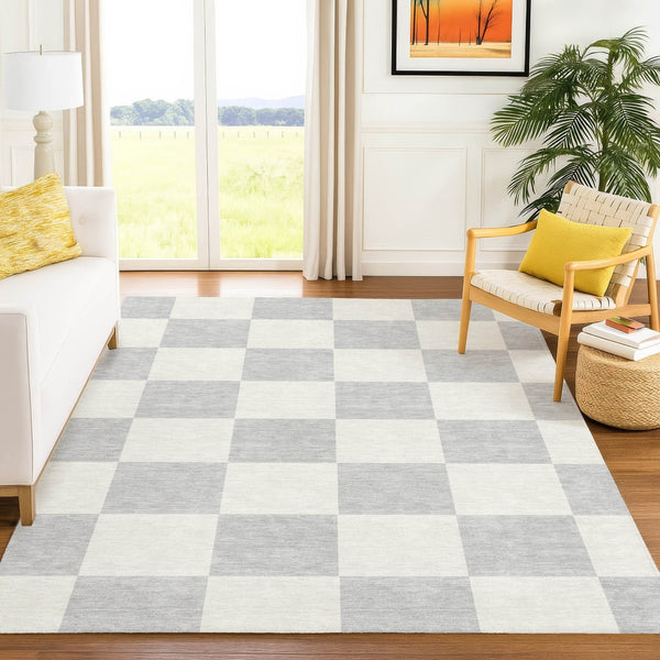 HomeRoots 5' Stylish Silver and Ivory Geometric Washable Area Rug for Indoor/Outdoor Use – Durable & Chic 660746