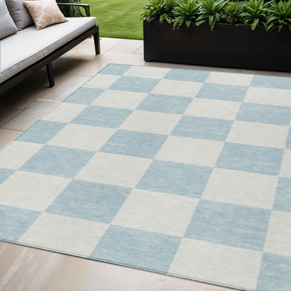 HomeRoots 5' Sky Blue & Ivory Geometric Area Rug - Durable, Washable, Stylish for Indoor & Outdoor Spaces 660752