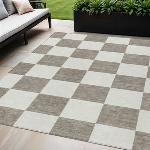 HomeRoots 5' Taupe and Ivory Geometric Area Rug - Machine Washable, Durable for Indoor/Outdoor Use, 5' x 8' 660758