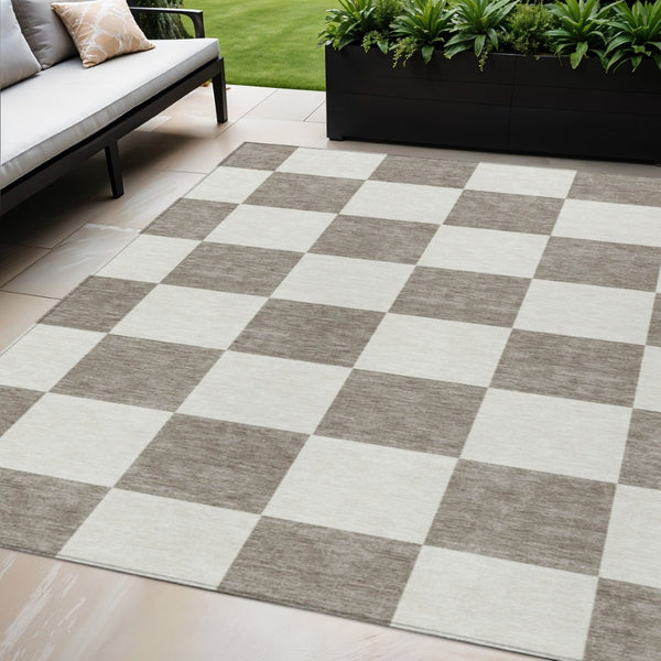 HomeRoots 5' Taupe and Ivory Geometric Area Rug - Machine Washable, Durable for Indoor/Outdoor Use, 5' x 8' 660758