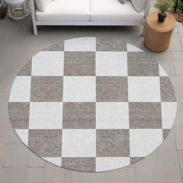 HomeRoots 8' Taupe and Ivory Round Geometric Washable Rug - Stylish, Durable Indoor/Outdoor Area Essential! 660759