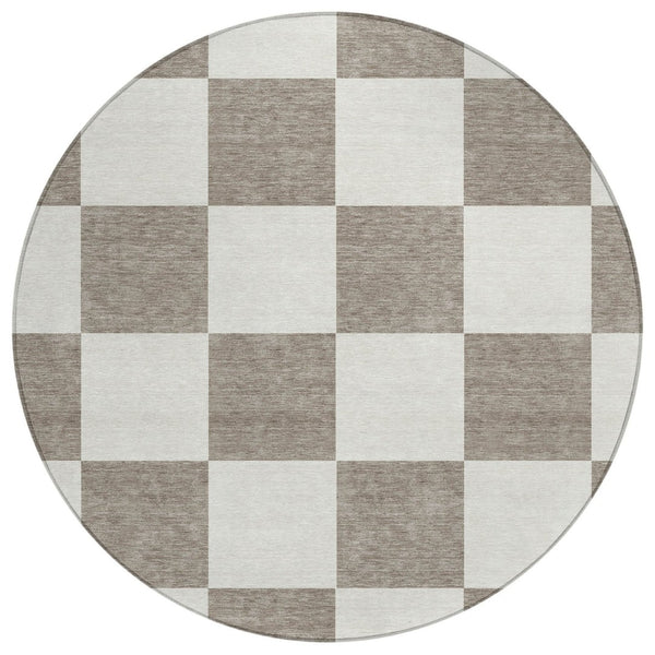 HomeRoots 8' Taupe and Ivory Round Geometric Washable Rug - Stylish, Durable Indoor/Outdoor Area Essential! 660759