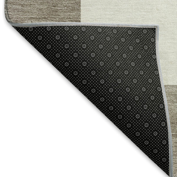 HomeRoots 8' Taupe and Ivory Round Geometric Washable Rug - Stylish, Durable Indoor/Outdoor Area Essential! 660759