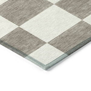 HomeRoots 8' Taupe and Ivory Round Geometric Washable Rug - Stylish, Durable Indoor/Outdoor Area Essential! 660759