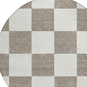 HomeRoots 8' Taupe and Ivory Round Geometric Washable Rug - Stylish, Durable Indoor/Outdoor Area Essential! 660759