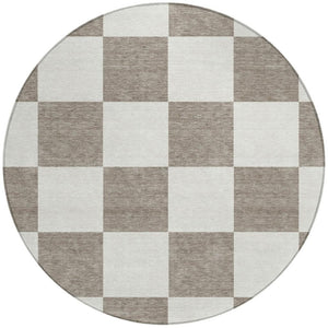 HomeRoots 8' Taupe and Ivory Round Geometric Washable Rug - Stylish, Durable Indoor/Outdoor Area Essential! 660759