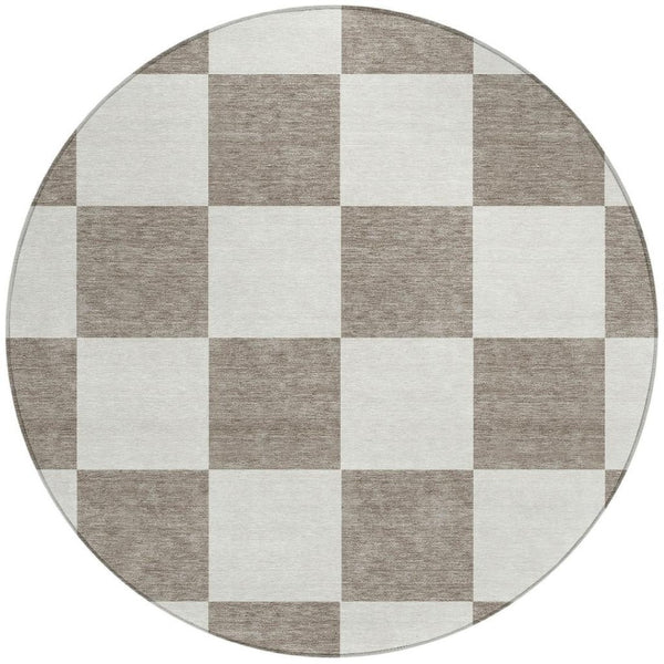 HomeRoots 8' Taupe and Ivory Round Geometric Washable Rug - Stylish, Durable Indoor/Outdoor Area Essential! 660759