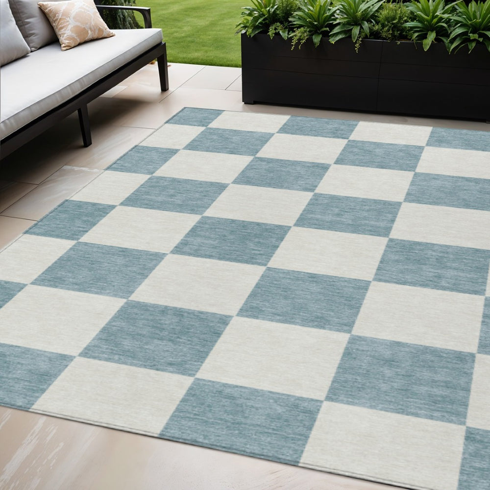 HomeRoots 5' Stylish Teal Blue & Ivory Geometric Area Rug – Durable, Washable, Indoor/Outdoor Versatile Design! 660764