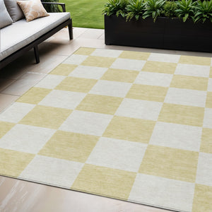 HomeRoots 5' Stylish Wheat and Beige Geometric Area Rug - Durable, Washable, Indoor/Outdoor Versatility! 660770