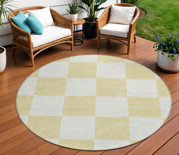 HomeRoots 8' Round Geometric Washable Rug in Wheat and Beige - Stylish Indoor/Outdoor Accent for Any Space 660771