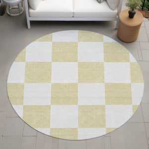 HomeRoots 8' Round Geometric Washable Rug in Wheat and Beige - Stylish Indoor/Outdoor Accent for Any Space 660771