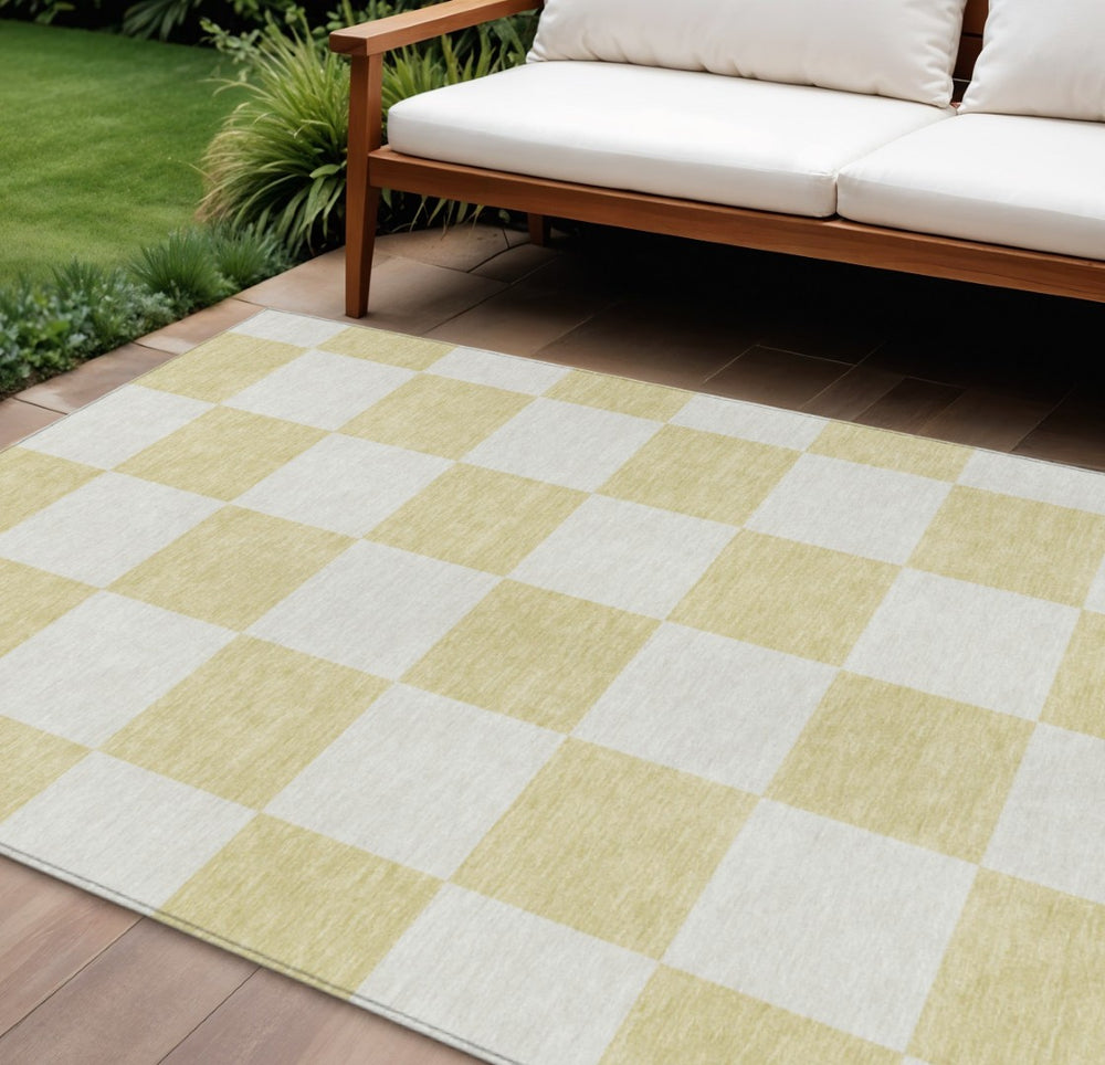 HomeRoots 9' Geometric Wheat and Beige Indoor-Outdoor Area Rug – Durable, Washable, Stylish for All Spaces! 660773
