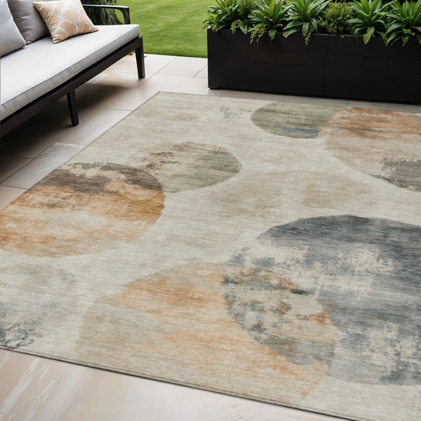 HomeRoots 5' Stylish Beige Khaki and Ivory Abstract Washable Area Rug for Indoor and Outdoor Versatility 660782