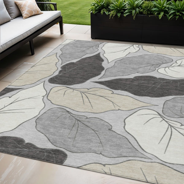 HomeRoots 5' Stylish Silver Gray Botanical Leaves Washable Area Rug for Indoor & Outdoor Living Spaces 660872