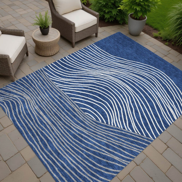 HomeRoots 5' Navy Blue & Ivory Striped Indoor-Outdoor Area Rug - Durable, Washable, Stain-Resistant Design 660968