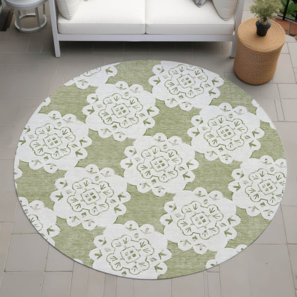 HomeRoots 8' Artichoke Green Quatrefoil Area Rug - Stylish, Washable, Indoor/Outdoor Design for High-Traffic Spaces 661023