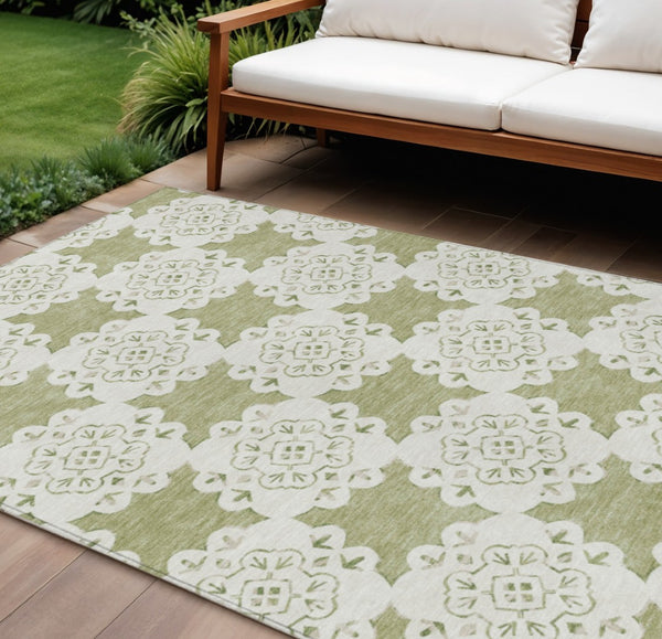 HomeRoots 8' X 10' Artichoke Green Quatrefoil Area Rug - Stylish, Durable, Washable for Indoor & Outdoor Use 661024