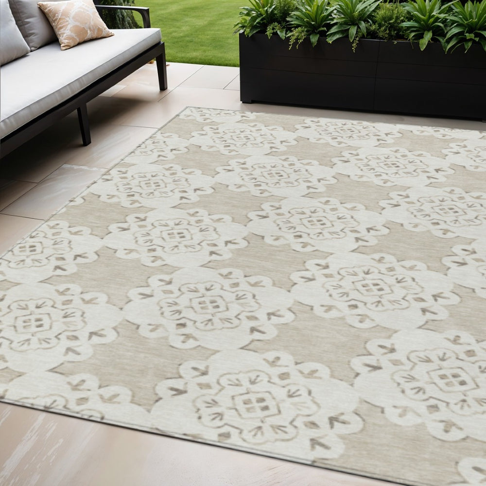 HomeRoots 5' X 8' Beige And Ivory Quatrefoil Area Rug - Stylish, Durable, Washable for Indoor & Outdoor Spaces 661028