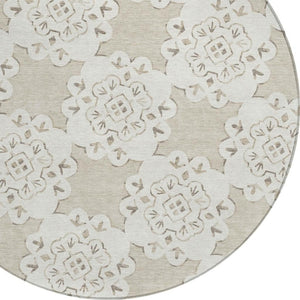 HomeRoots 8' Beige and Ivory Round Quatrefoil Rug - Washable, Durable, Stylish for Indoor & Outdoor Spaces 661029