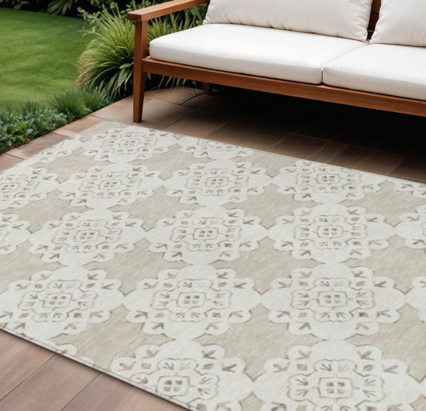HomeRoots 8' X 10' Beige Quatrefoil Area Rug - Weather-Resistant, Machine Washable for Indoor & Outdoor Use 661030