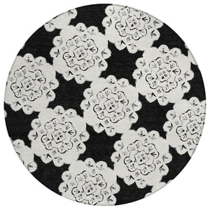 HomeRoots 8' Black and Ivory Round Quatrefoil Rug - Washable, Stain-Resistant, Perfect for Indoor & Outdoor Use 661035