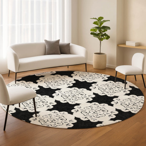 HomeRoots 8' Black and Ivory Round Quatrefoil Rug - Washable, Stain-Resistant, Perfect for Indoor & Outdoor Use 661035