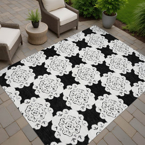HomeRoots 10' X 14' Stylish Black and Ivory Quatrefoil Washable Area Rug for Indoor and Outdoor Spaces 661038