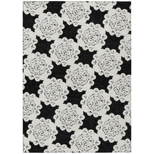 HomeRoots 10' X 14' Stylish Black and Ivory Quatrefoil Washable Area Rug for Indoor and Outdoor Spaces 661038