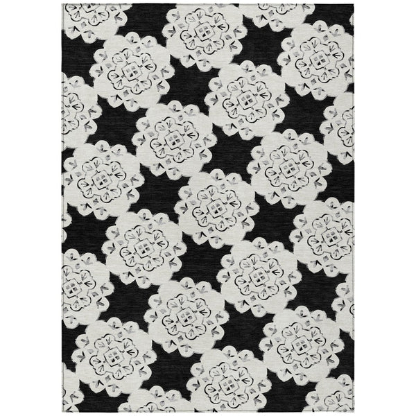 HomeRoots 10' X 14' Stylish Black and Ivory Quatrefoil Washable Area Rug for Indoor and Outdoor Spaces 661038