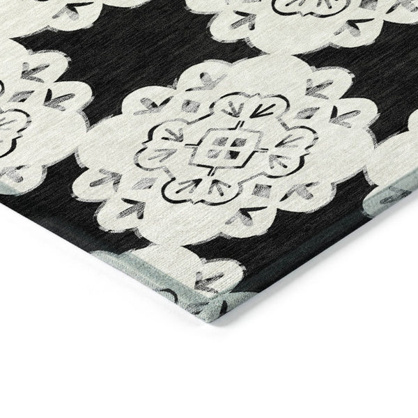 HomeRoots 10' X 14' Stylish Black and Ivory Quatrefoil Washable Area Rug for Indoor and Outdoor Spaces 661038