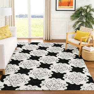 HomeRoots 10' X 14' Stylish Black and Ivory Quatrefoil Washable Area Rug for Indoor and Outdoor Spaces 661038