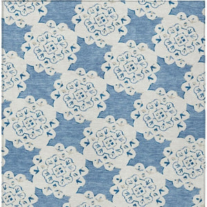 HomeRoots 5' X 8' Blue and Ivory Quatrefoil Washable Area Rug - Stylish, Durable Indoor/Outdoor Essential! 661040