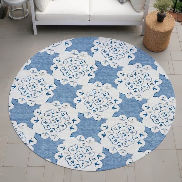 HomeRoots 8' Blue And Ivory Round Quatrefoil Rug – Durable, Washable Design for Indoor/Outdoor Spaces, Modern Style 661041