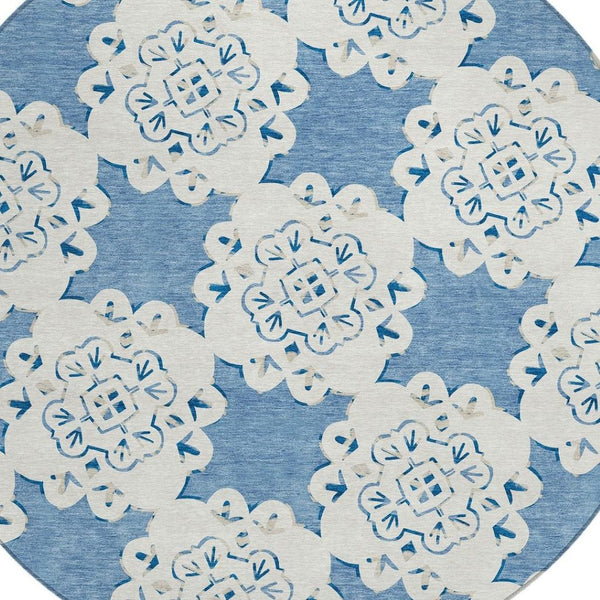 HomeRoots 8' Blue And Ivory Round Quatrefoil Rug – Durable, Washable Design for Indoor/Outdoor Spaces, Modern Style 661041