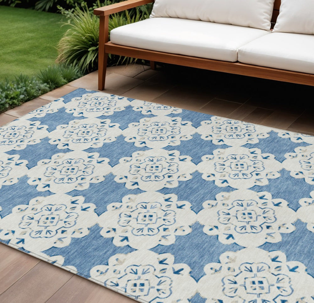 HomeRoots 8' X 10' Blue and Ivory Quatrefoil Area Rug – Washable, Durable, Stylish for Indoor & Outdoor Use! 661042