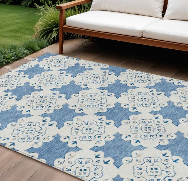 HomeRoots 9' x 12' Blue and Ivory Quatrefoil Rug – Stylish, Washable Design for Indoor & Outdoor Spaces! 661043