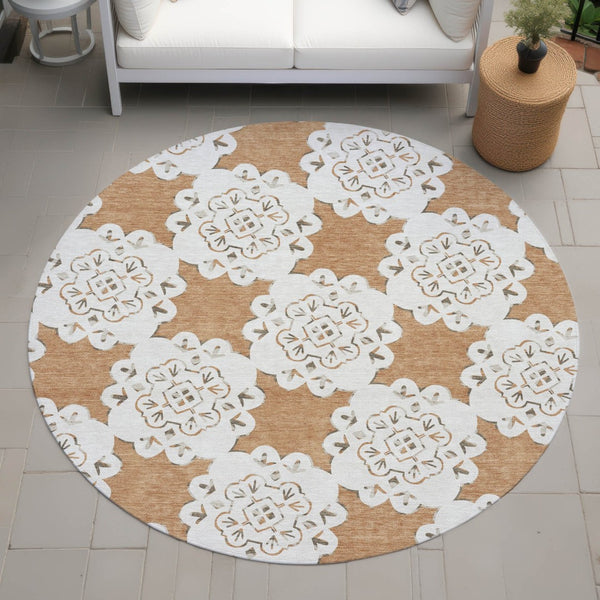 HomeRoots 8' Copper and Ivory Round Quatrefoil Rug – Stylish, Washable Design for Indoor & Outdoor Spaces 661047