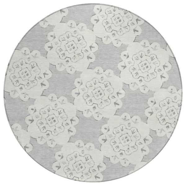 HomeRoots 8' Gray And Ivory Round Quatrefoil Rug – Washable, Durable, Stylish for Indoor & Outdoor Spaces 661053