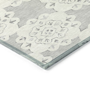 HomeRoots 8' Gray And Ivory Round Quatrefoil Rug – Washable, Durable, Stylish for Indoor & Outdoor Spaces 661053