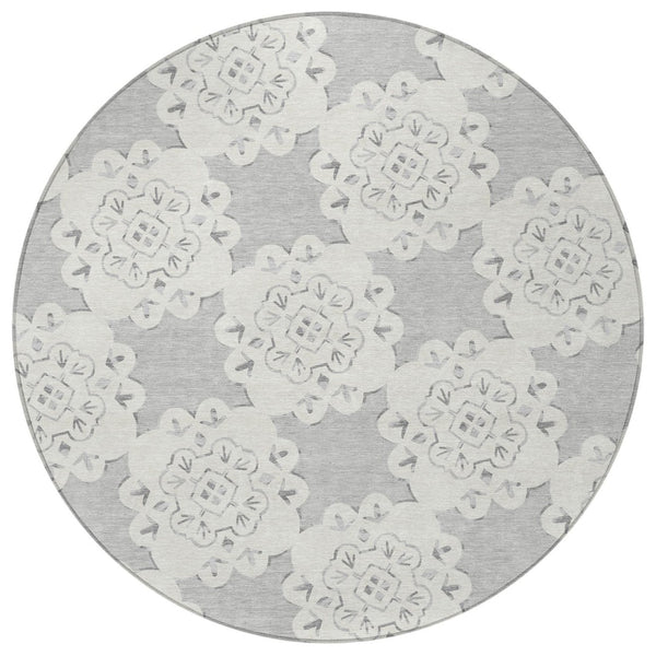 HomeRoots 8' Gray And Ivory Round Quatrefoil Rug – Washable, Durable, Stylish for Indoor & Outdoor Spaces 661053