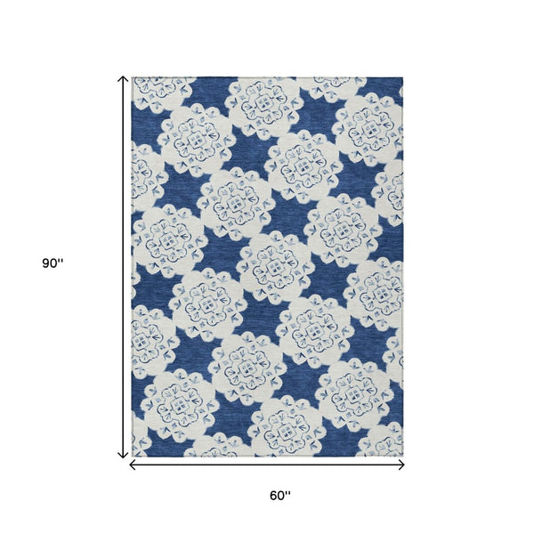 HomeRoots 5' X 8' Stylish Navy Blue and Ivory Quatrefoil Rug - Washable, Durable for Indoor & Outdoor Use! 661058