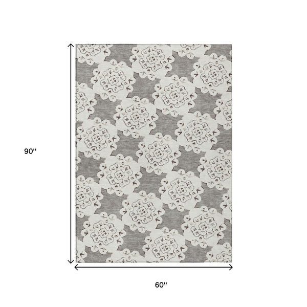 HomeRoots 5' Stylish Taupe and Ivory Quatrefoil Washable Area Rug - Durable, Versatile for Indoor/Outdoor Use! 661064