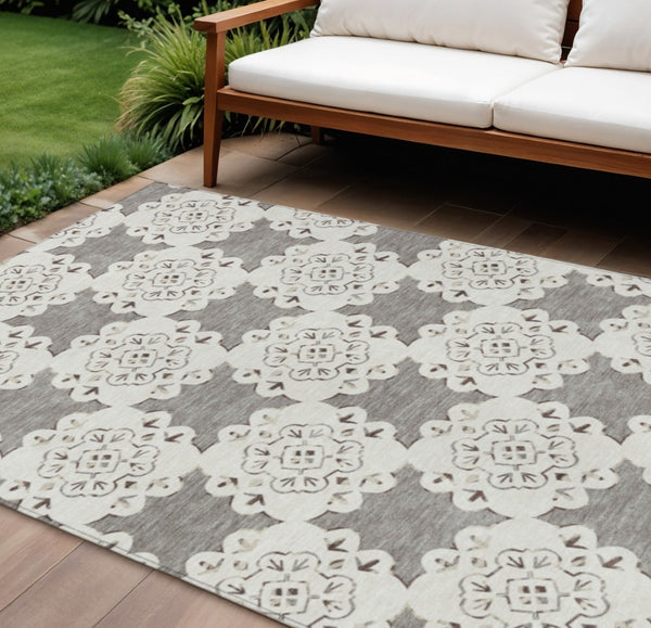 HomeRoots 10' Taupe and Ivory Quatrefoil Area Rug - Washable Indoor/Outdoor, Durable, Stylish for Any Space! 661068