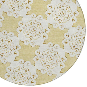 HomeRoots 8' Wheat and Ivory Quatrefoil Washable Rug - Stylish Area Rug for Indoor/Outdoor High-Traffic Spaces 661071