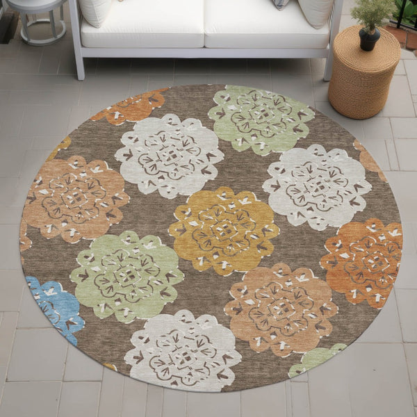 HomeRoots 8' Round Quatrefoil Washable Area Rug in Chocolate, Ivory & Copper - Stylish & Durable for Indoors/Outdoors 661083